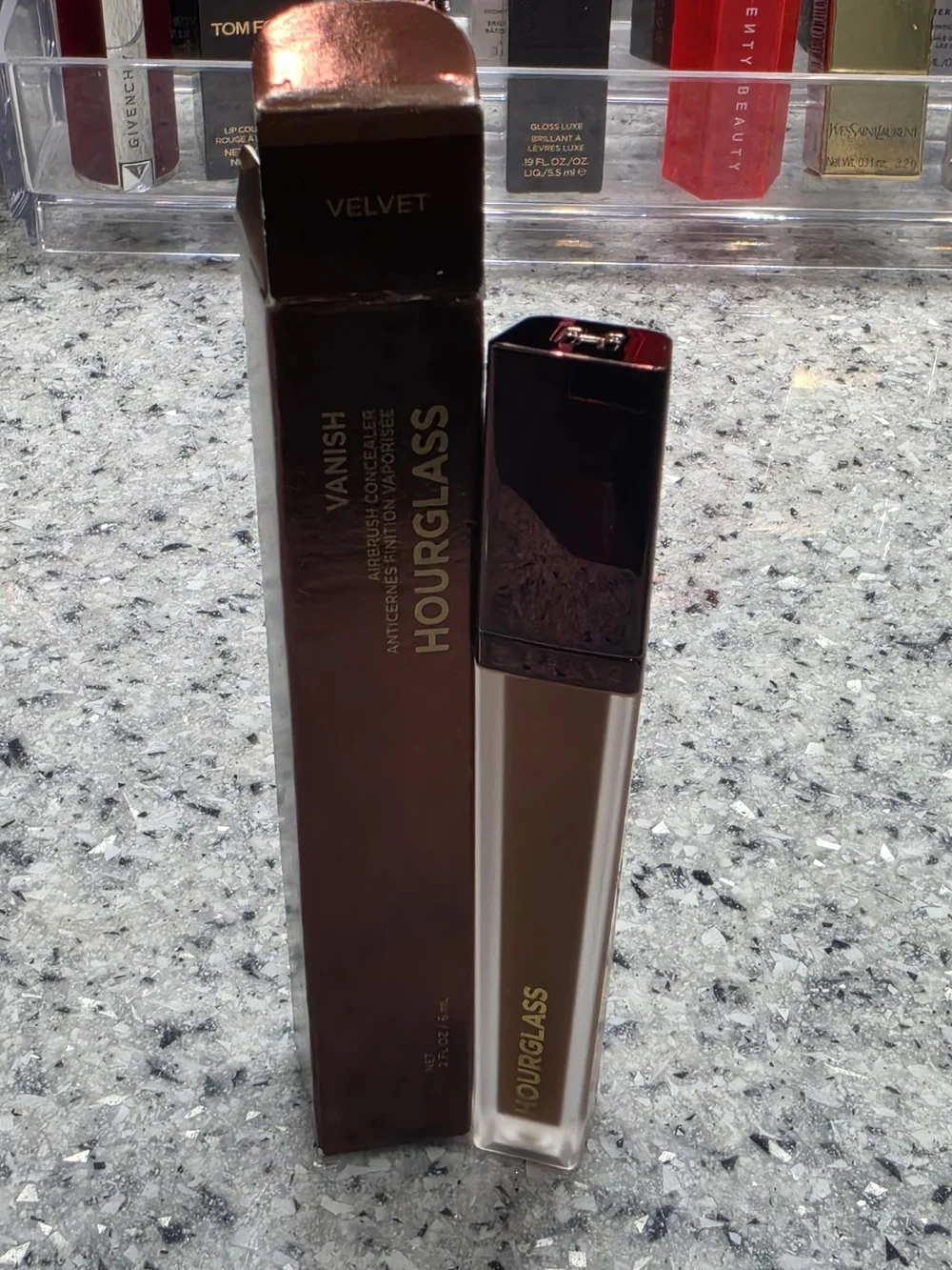 Hourglass vanish velvet
